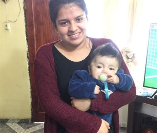 Santi, un niño que enfrenta la hidrocefalia con una sonrisa